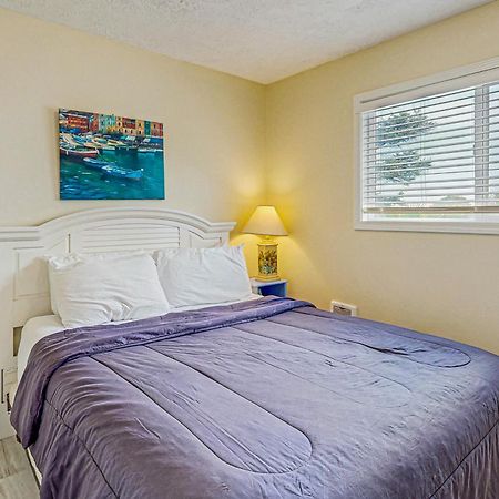 Chris'S Oceanfront Getaway Villa Rockaway Beach Exterior photo